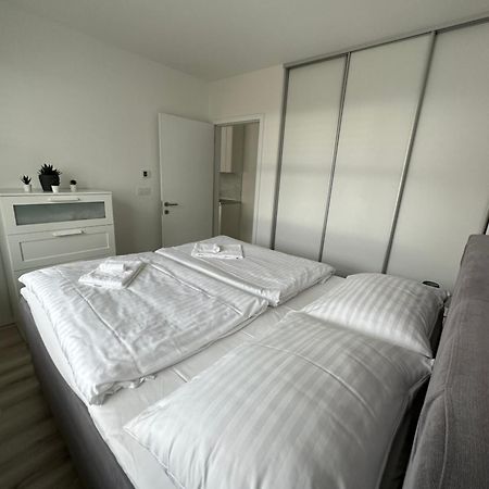 Ein Park Apartment With Free Parking 브라티슬라바 외부 사진