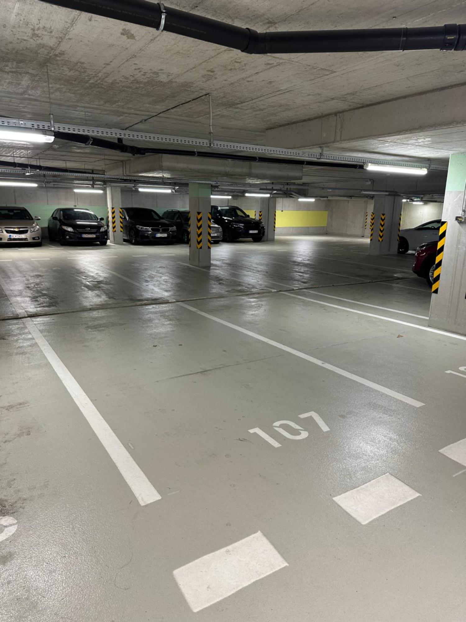 Ein Park Apartment With Free Parking 브라티슬라바 외부 사진