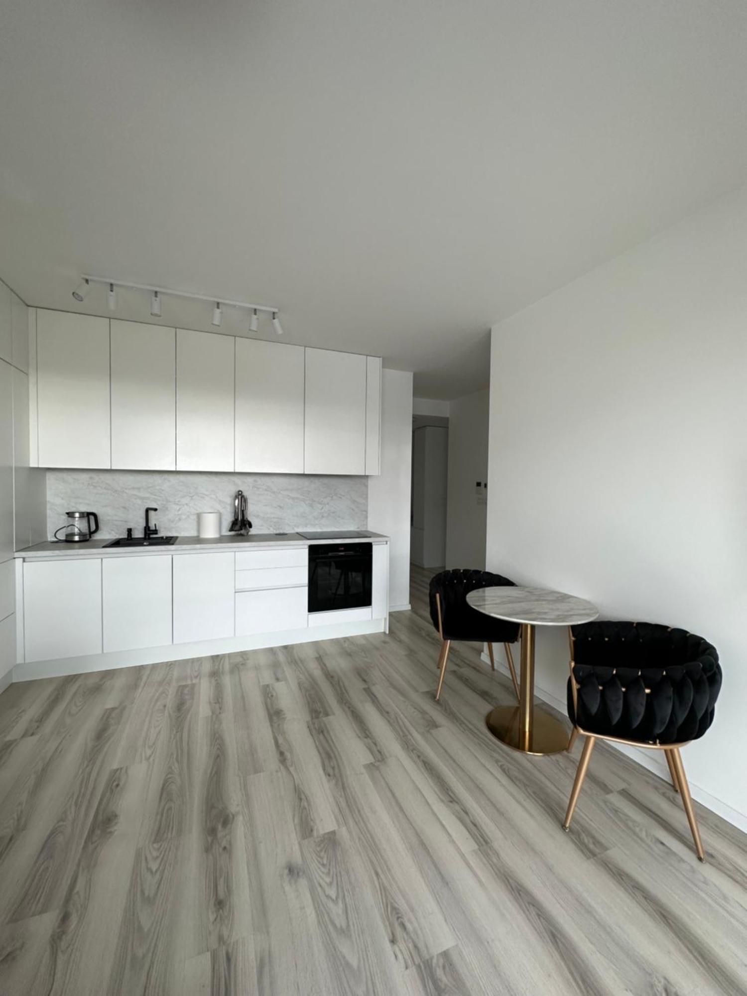 Ein Park Apartment With Free Parking 브라티슬라바 외부 사진