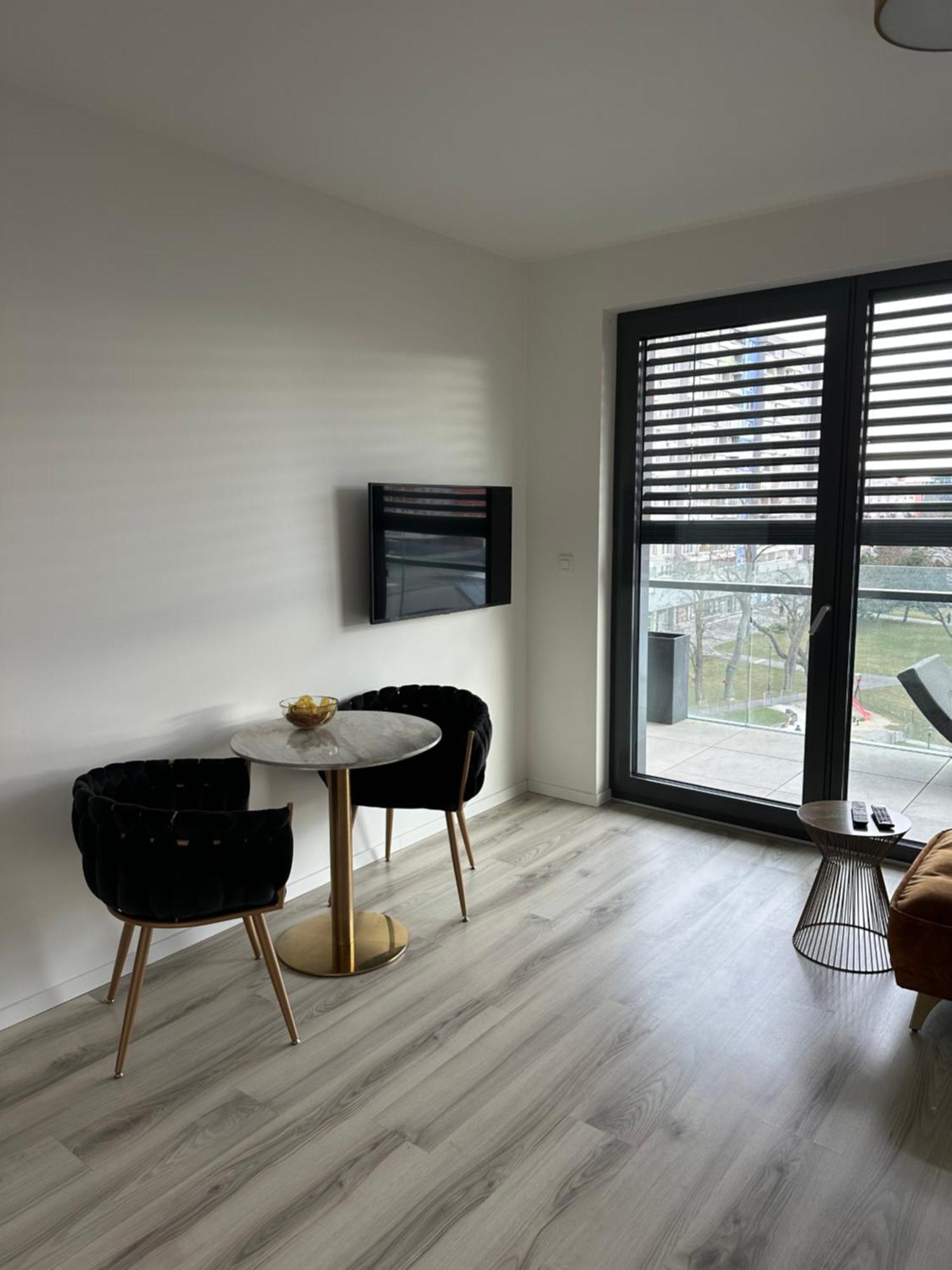 Ein Park Apartment With Free Parking 브라티슬라바 외부 사진