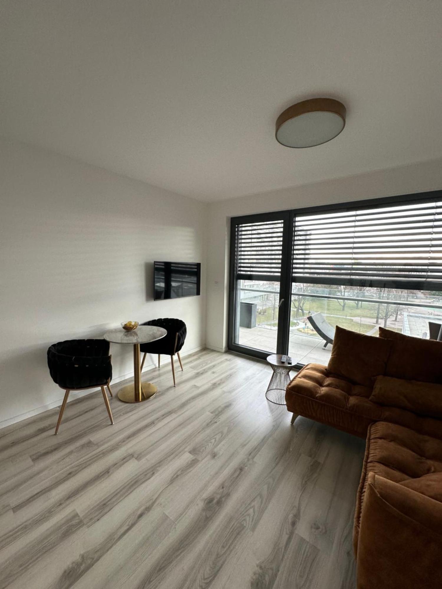 Ein Park Apartment With Free Parking 브라티슬라바 외부 사진